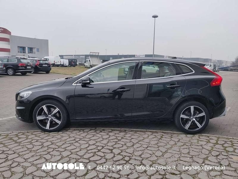 Usata Volvo V40 Ocean Race 120 CV (88 kW) 2016 Nero Berlina