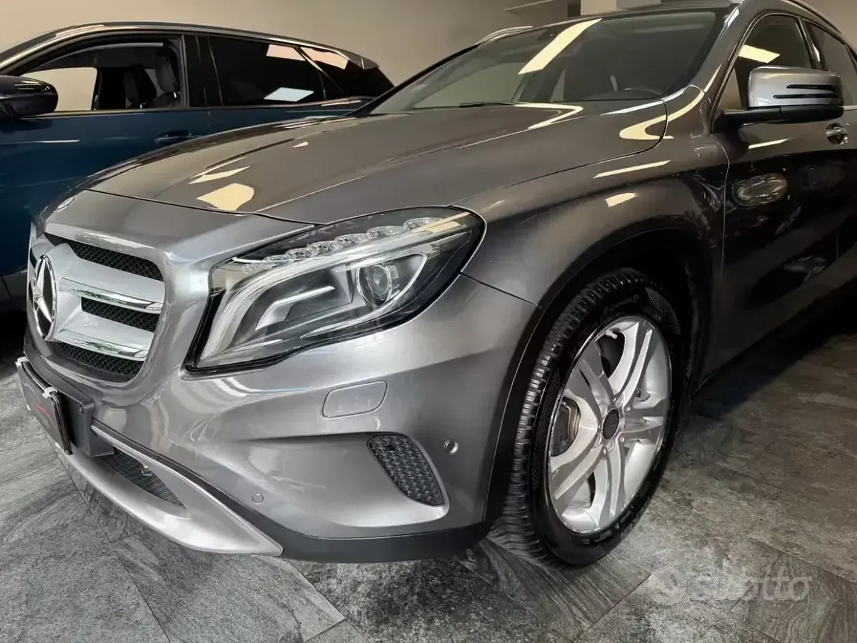 Usata Mercedes GLA200 136 CV (100 kW) 2016 Grigio SUV