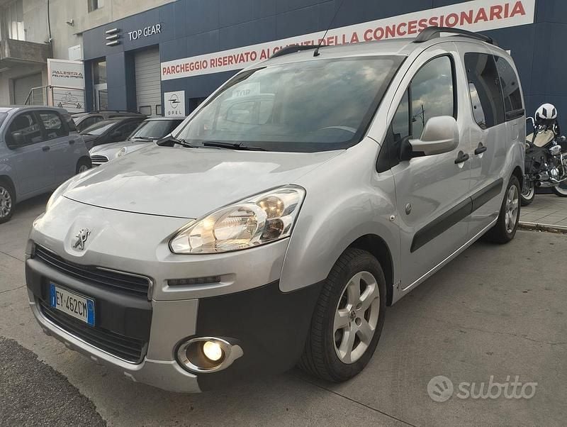 Grigio Usata 2015 Peugeot Partner Tepee Outdoor Monovolume | 8400 € (Buon prezzo) - Immagine 1/4