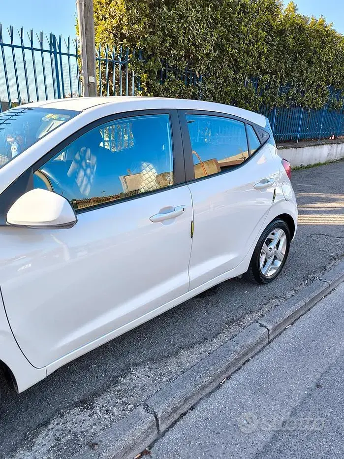 Usata Hyundai i10 67 CV (49 kW) 2023 Bianco Utilitaria