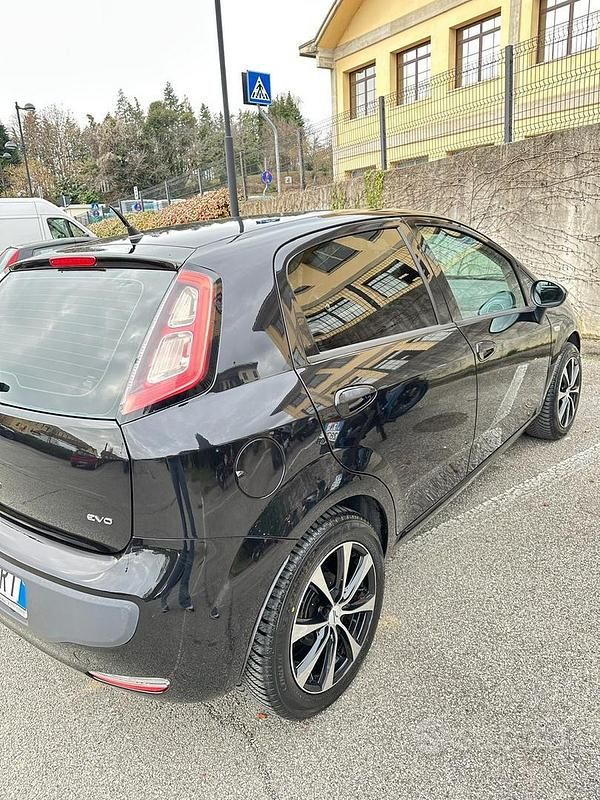 Usata Fiat Punto Evo Dynamic 65 CV (47 kW) 2010 Nero Utilitaria