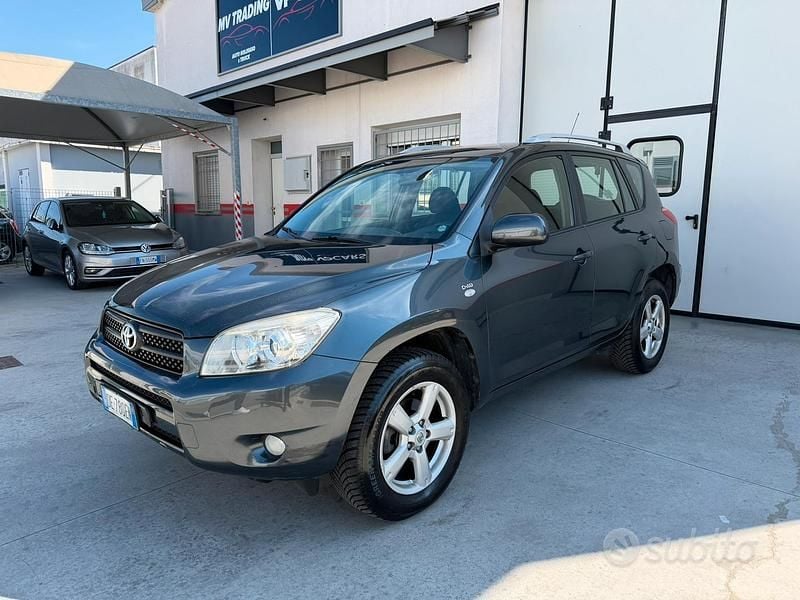 Usata Toyota RAV4 Luxury 136 CV (100 kW) 2007 Grigio SUV