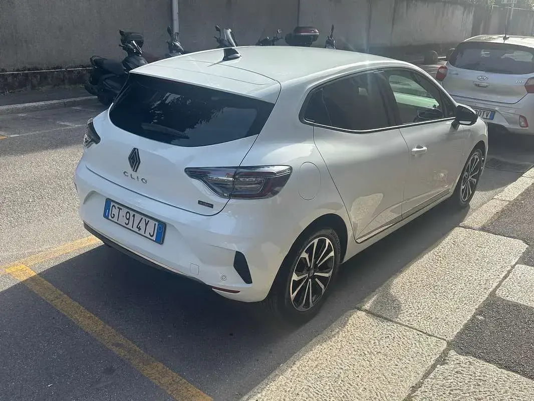 Usata Renault Clio V Techno 145 CV (106 kW) 2024 Bianco Berlina