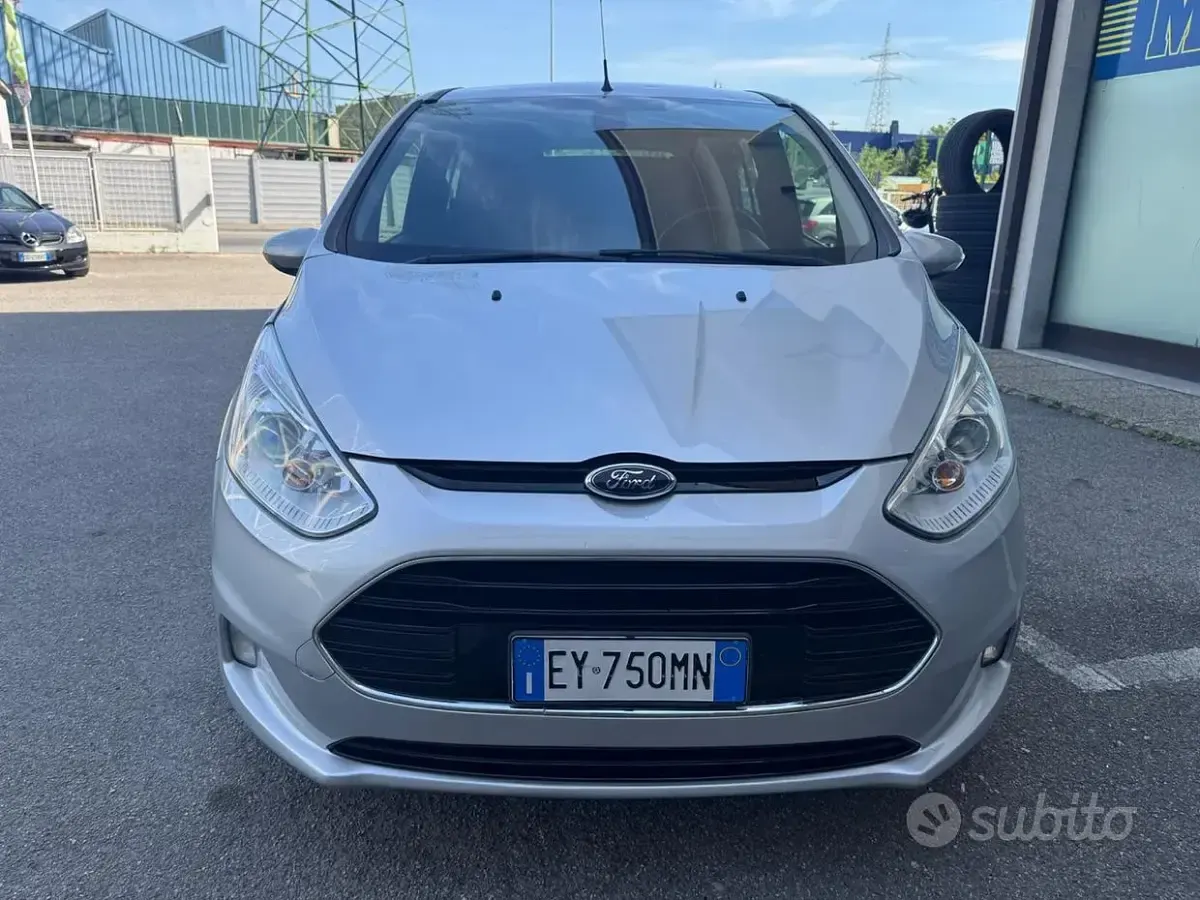 Usata Ford B-MAX Titanium 75 CV (55 kW) 2015 Grigio Monovolume