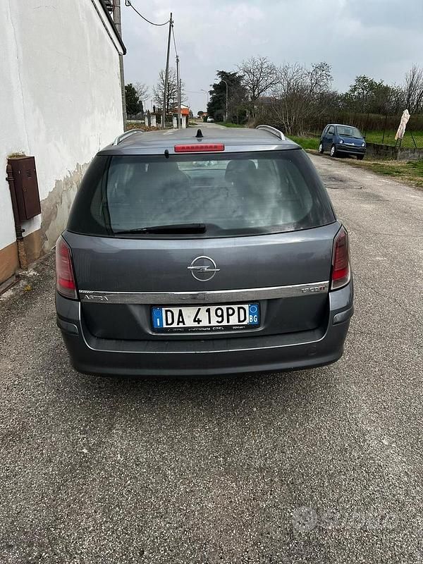 Usata Opel Astra 101 CV (74 kW) 2007 Station wagon
