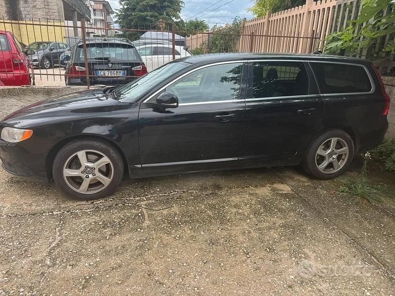 Usata Volvo V70 136 CV (100 kW) 2012 Nero Station wagon