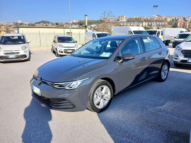 Usata VW Golf VIII Life 110 CV (80 kW) 2023 Grigio Berlina