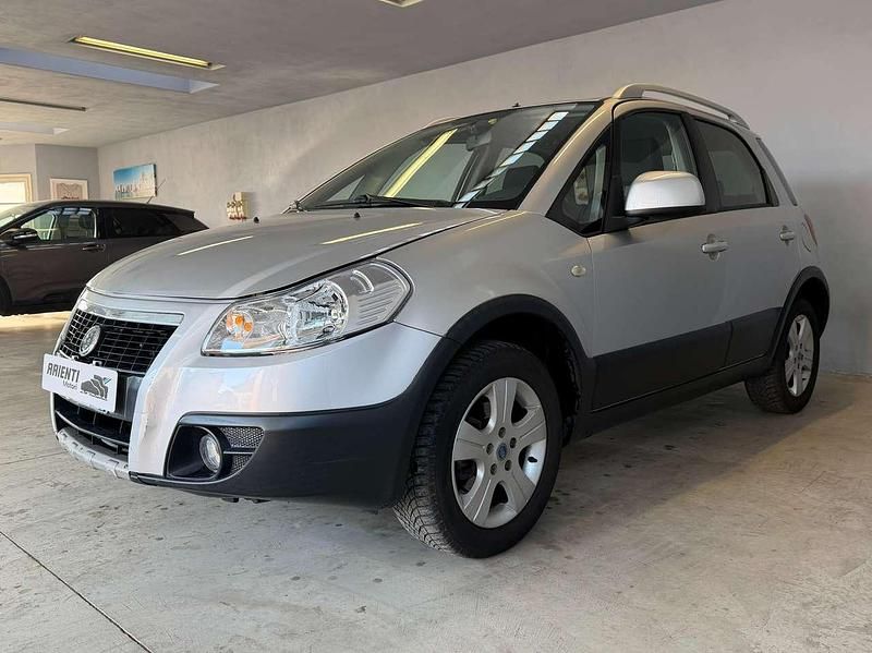 Usata Fiat Sedici Emotion 107 CV (78 kW) 2007 Argento SUV