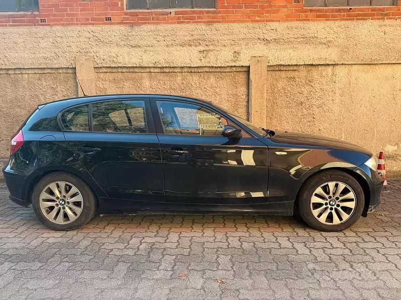 Usata BMW 120 2008 Blu Utilitaria