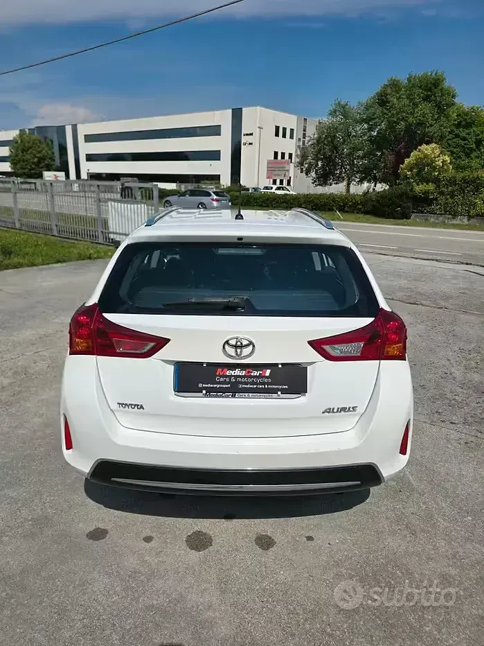 Usata Toyota Auris 90 CV (66 kW) 2014 Bianco Station wagon