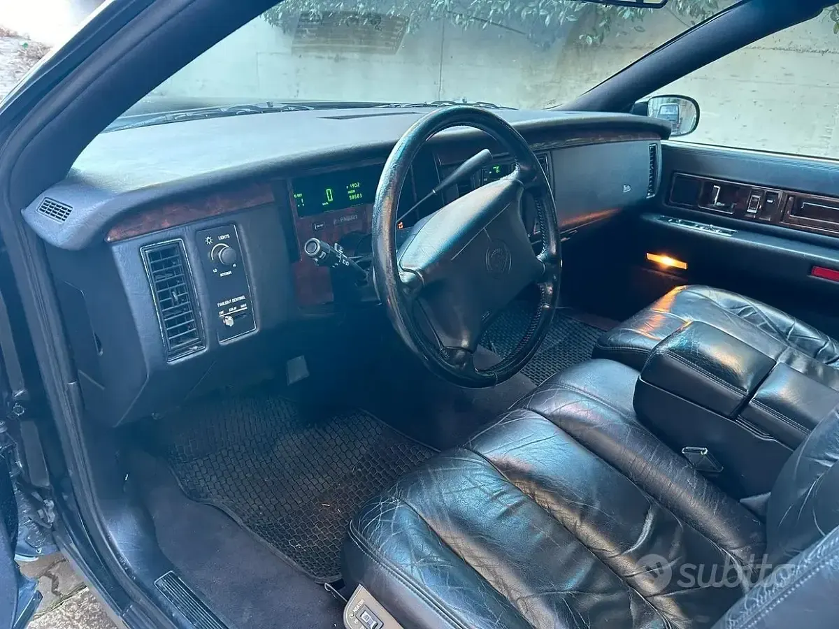 Usata Cadillac Fleetwood Brougham 182 CV (133 kW) 1995 Nero Berlina