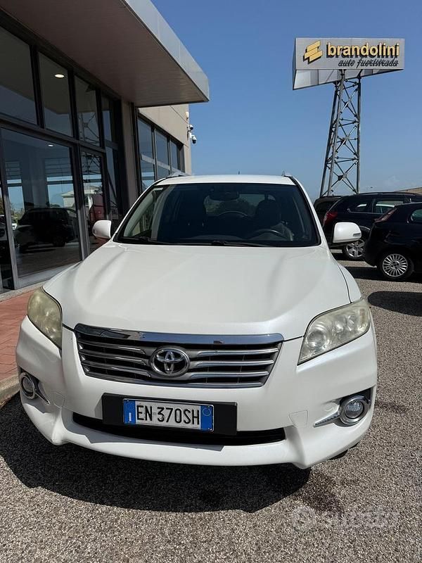 Usata Toyota RAV4 Lounge 150 CV (110 kW) 2012 Bianco SUV