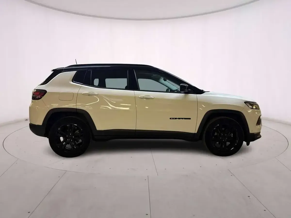 Usata Jeep Compass Night Eagle 131 CV (96 kW) 2022 Bianco SUV