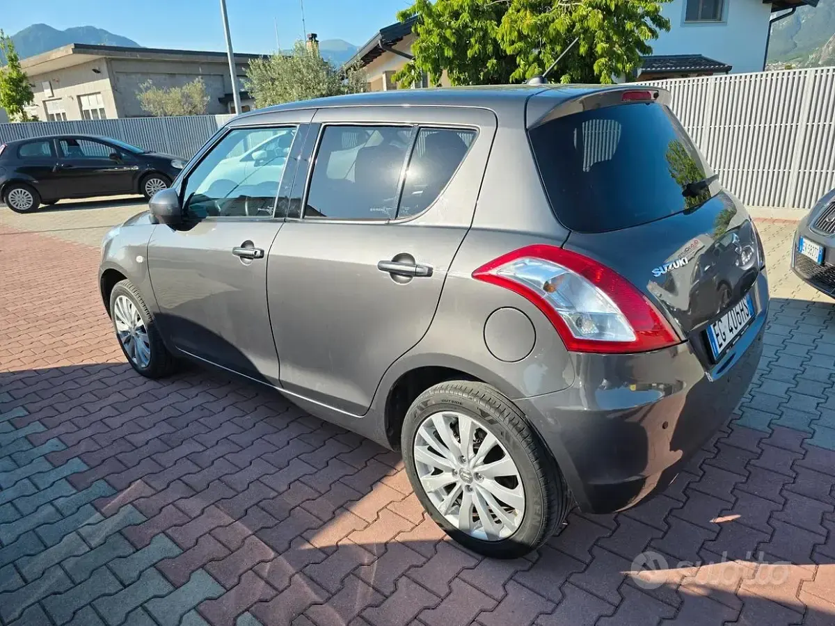 Usata Suzuki Swift 94 CV (69 kW) 2011 Grigio Utilitaria