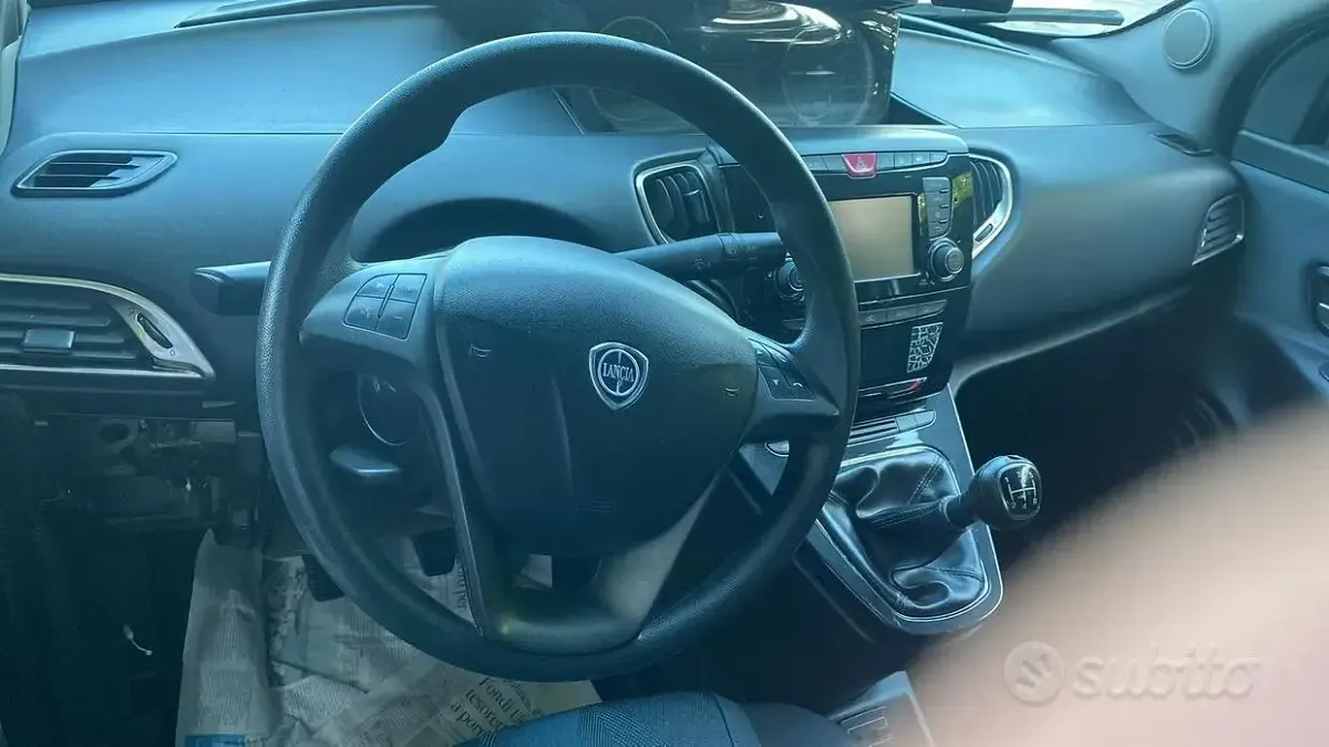 Usata Lancia Ypsilon Platinum 95 CV (69 kW) 2016 Grigio Utilitaria