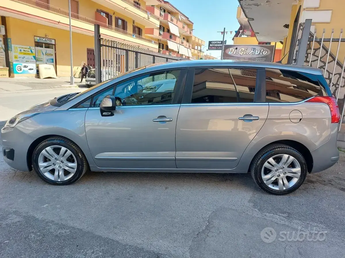 Usata Peugeot 5008 Allure 115 CV (84 kW) 2015 Grigio Monovolume