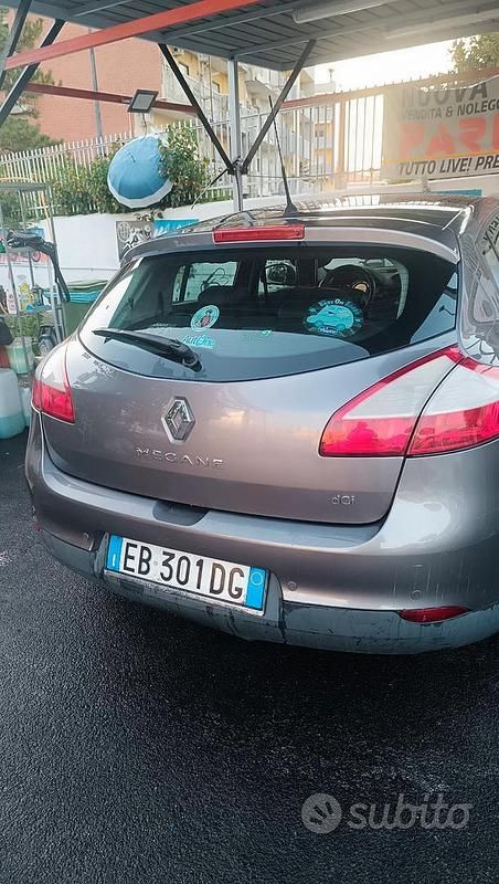 Grigio Usata 2010 Renault Mégane Tre volumi | 1999 € (Super prezzo) - Immagine 1/4