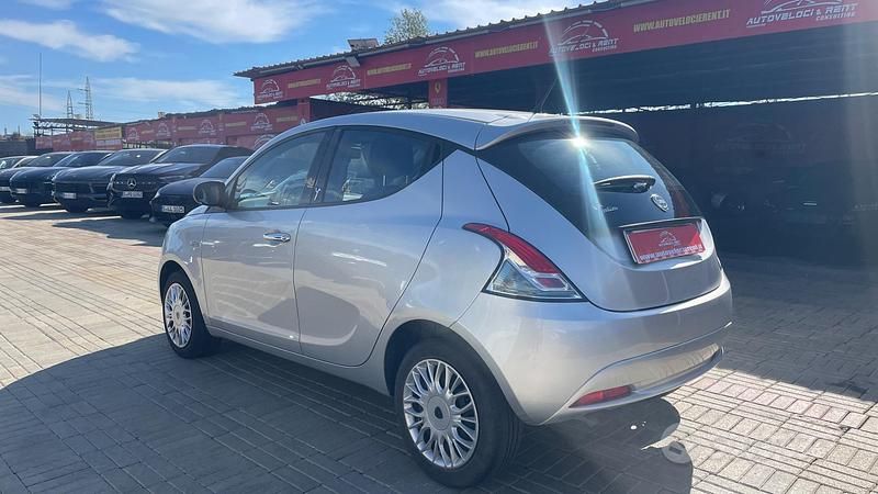 Begagnad Lancia Ypsilon 95 HK (69 kW) 2018 Grå Halvkombi