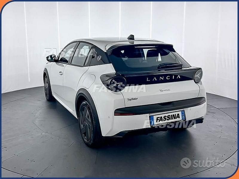 Begagnad Lancia Ypsilon 110 HK (80 kW) 2025 Vit Halvkombi