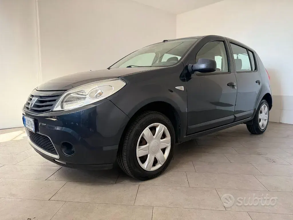 Usata Dacia Sandero 75 CV (55 kW) 2011 Grigio Berlina
