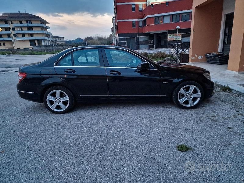 Usata Mercedes C220 Avantgarde 170 CV (125 kW) 2009 Nero Berlina
