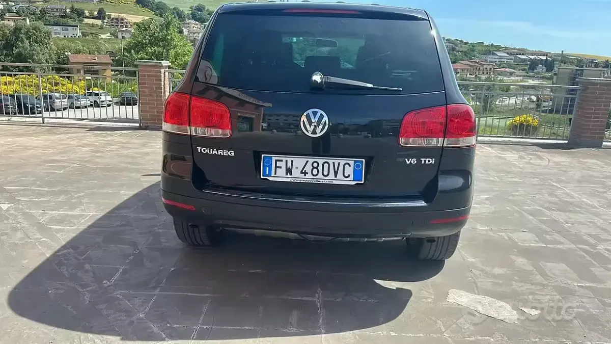 Usata VW Touareg 224 CV (164 kW) 2007 Nero SUV