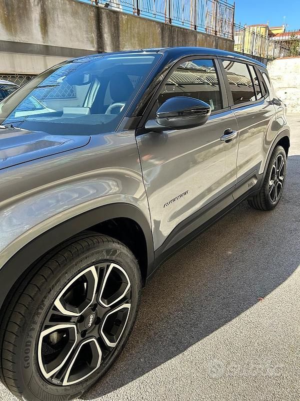 Usata Jeep Avenger Summit 100 CV (73 kW) 2023 Grigio SUV
