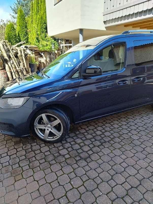 Usata VW Caddy 102 CV (75 kW) 2021 Blu/azzurro Monovolume