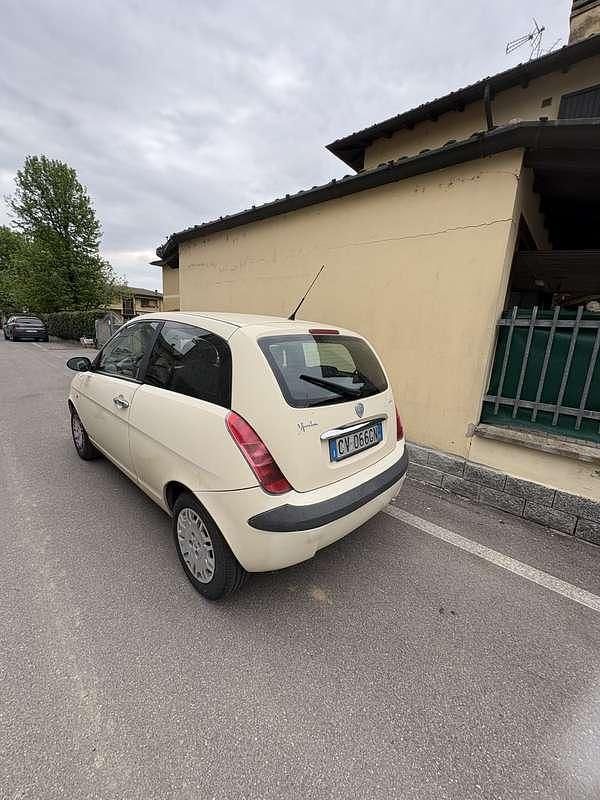 Usata Lancia Ypsilon 69 CV (50 kW) 2005 Giallo Utilitaria