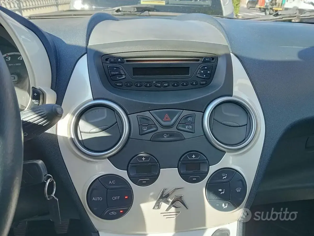 Usata Ford Ka Titanium 75 CV (55 kW) 2011 Bianco Utilitaria
