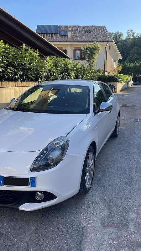 Usata Alfa Romeo Giulietta Super 120 CV (88 kW) 2016 Bianco Utilitaria