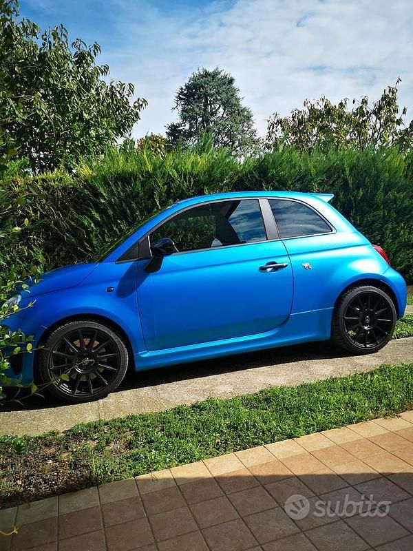 Usata Abarth 695 180 CV (132 kW) 2022 Blu Utilitaria