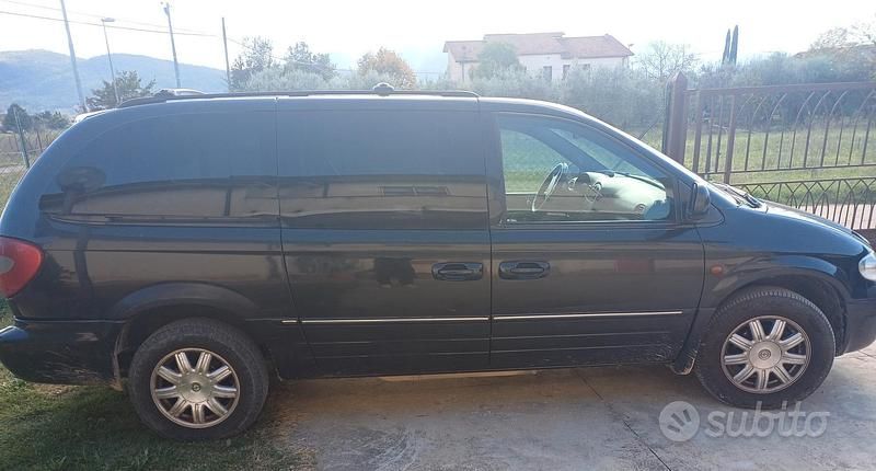 Usata Chrysler Grand Voyager 150 CV (110 kW) 2006 Nero Monovolume
