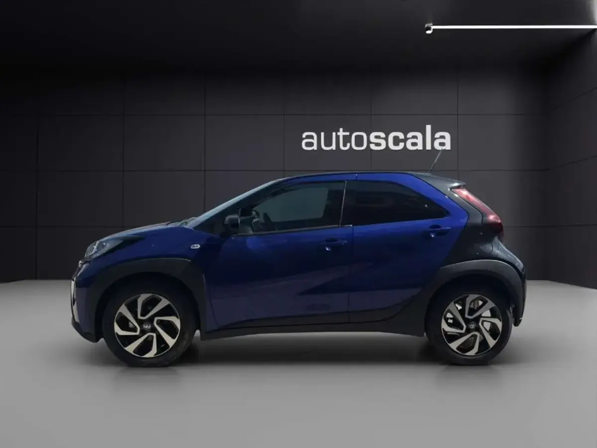 Nuova Toyota Aygo X Trend 72 CV (52 kW) 2025 Tarragon green & black SUV