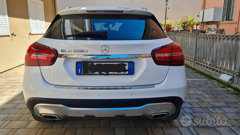 Usata Mercedes GLA200 136 CV (100 kW) 2019 Bianco SUV