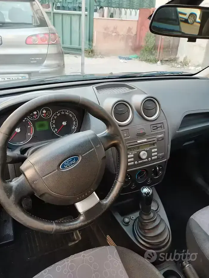 Usata Ford Fiesta 80 CV (58 kW) 2008 Grigio Utilitaria