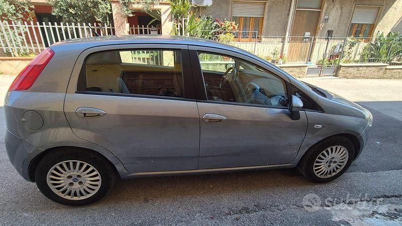 Usata Fiat Grande Punto 75 CV (55 kW) 2006 Grigio Utilitaria