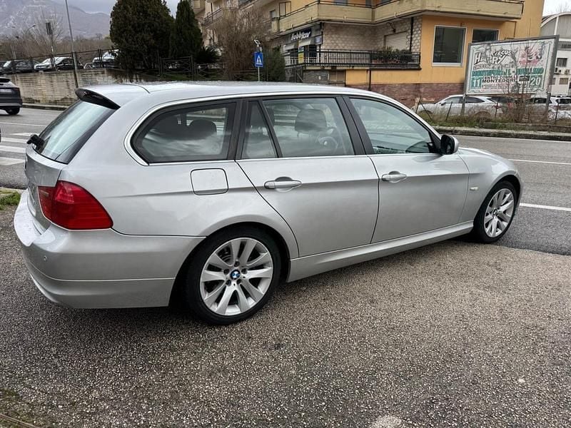 Usata BMW 318 Efficient Dynamics 143 CV (105 kW) 2012 Argento Station wagon