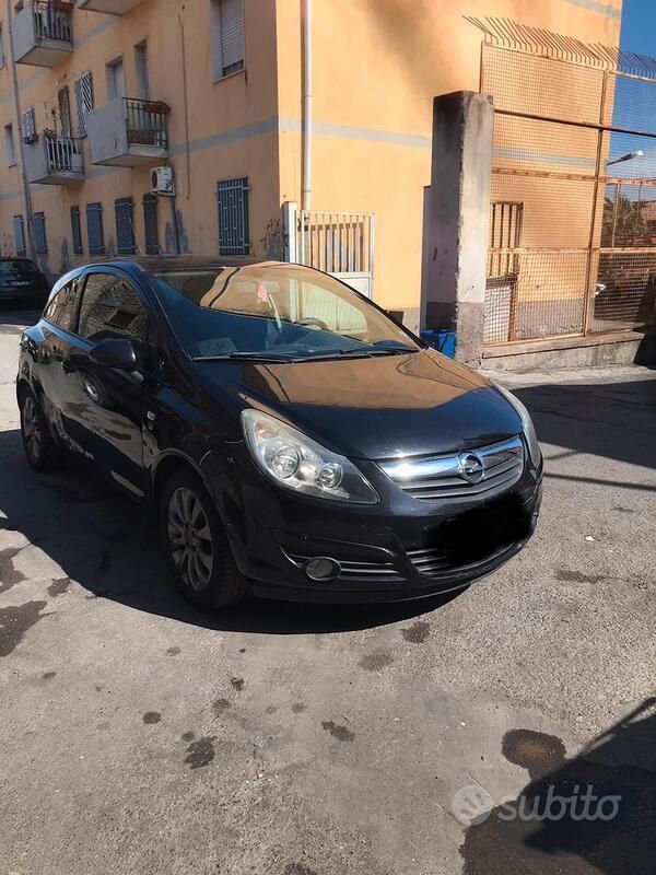 Usata Opel Corsa 90 CV (66 kW) 2011 Nero Utilitaria