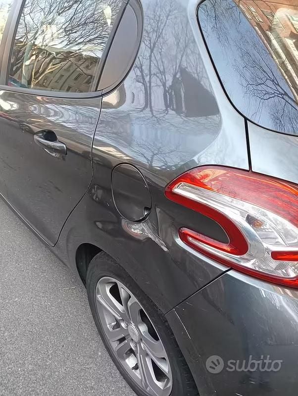 Usata Peugeot 208 Access 68 CV (50 kW) 2012 Grigio Utilitaria