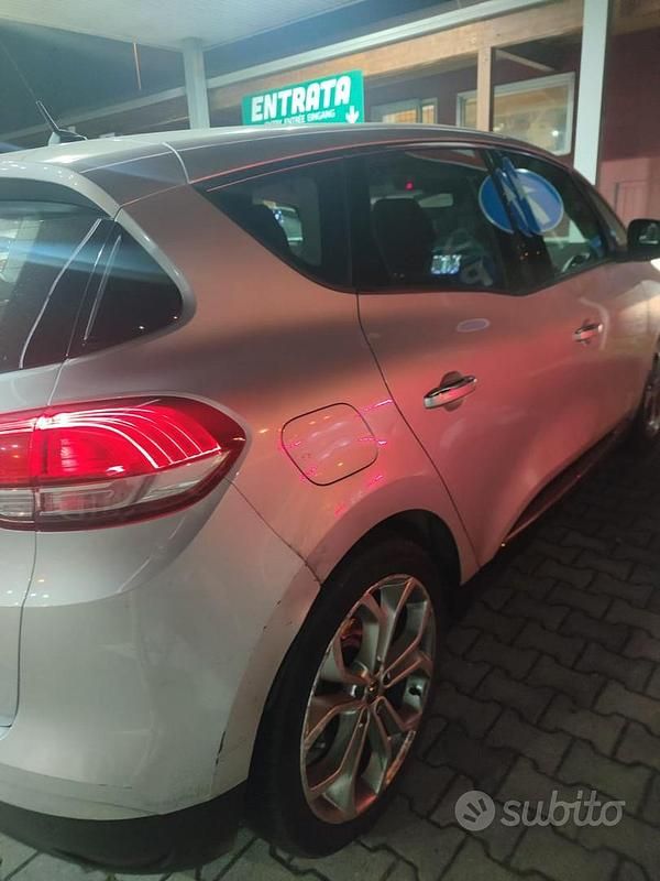 Usata Renault Scénic 120 CV (88 kW) 2021 Grigio Monovolume