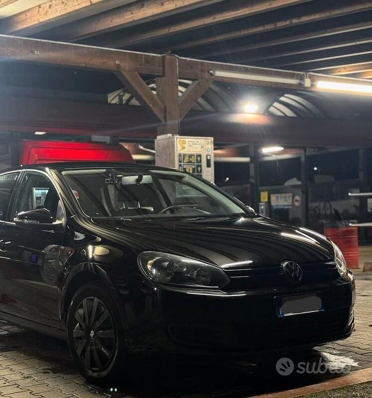 Nero Usata 2011 VW Golf VI Due volumi | 4500 € (Ottimo prezzo) - Immagine 1/4
