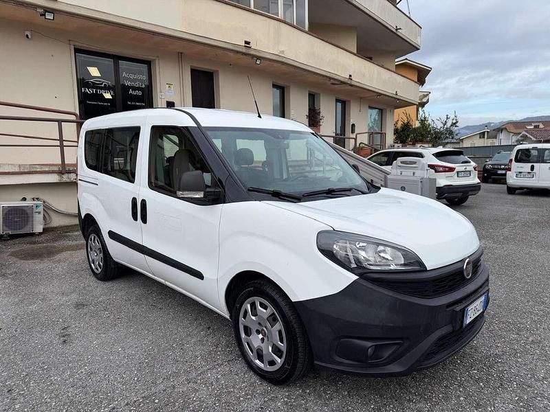 Usata Fiat Doblò Easy 95 CV (69 kW) 2019 Bianco Monovolume