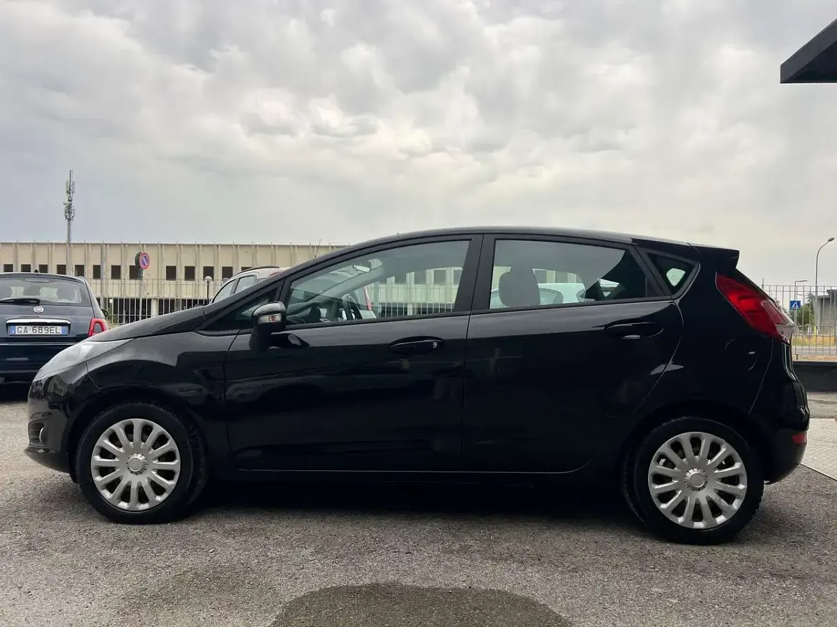 Usata Ford Fiesta 75 CV (55 kW) 2017 Nero Utilitaria