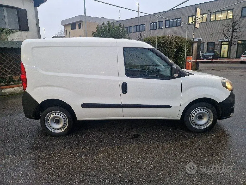 Usata Fiat Doblò Business 120 CV (88 kW) 2020 Bianco Monovolume