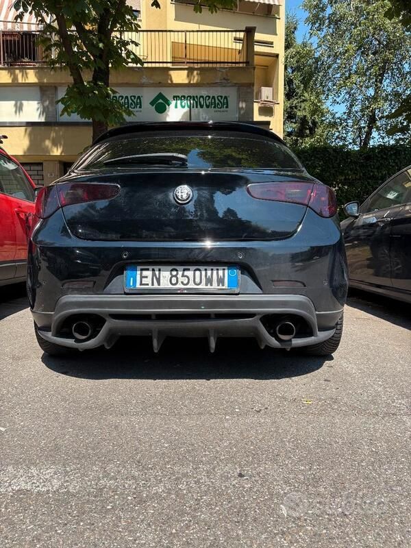 Usata Alfa Romeo Giulietta 180 CV (132 kW) 2012 Nero Utilitaria