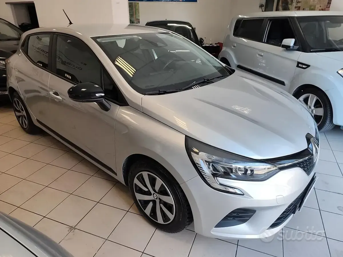 Usata Renault Clio V Equilibre 101 CV (74 kW) 2023 Grigio Berlina