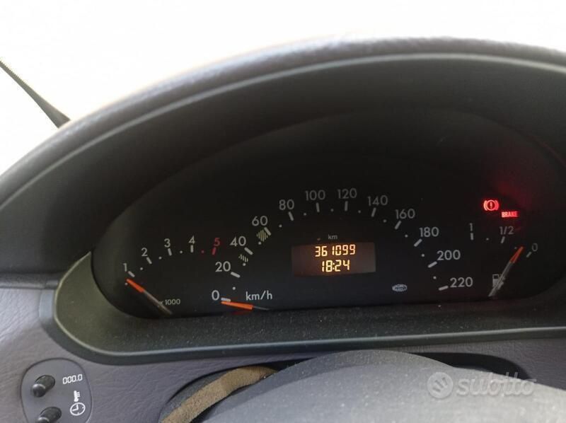 Grigio Usata 2002 Mercedes A170 Monovolume | 600 € (Buon prezzo) - Immagine 1/4