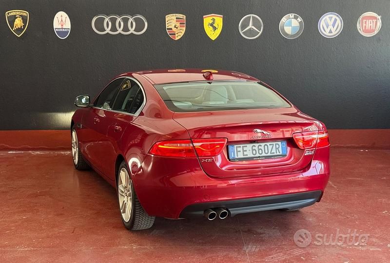 Usata Jaguar XE Portfolio 180 CV (132 kW) 2016 Rosso Berlina