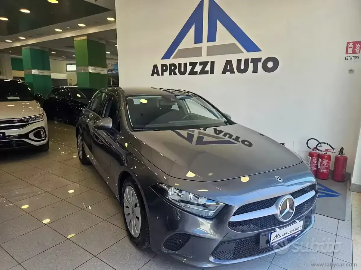Usata Mercedes A180 Executive 116 CV (85 kW) 2021 Grigio Berlina